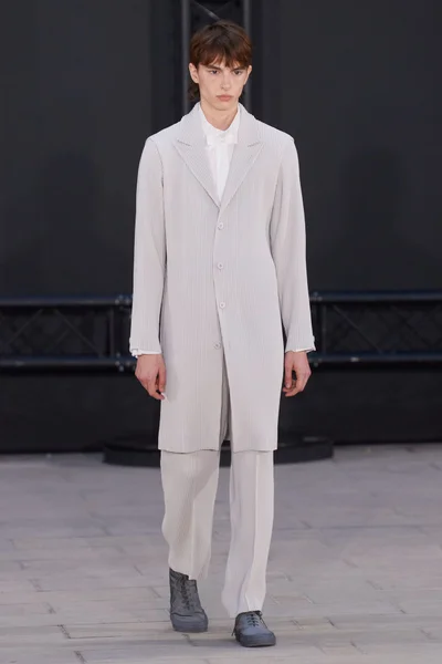 Look 38